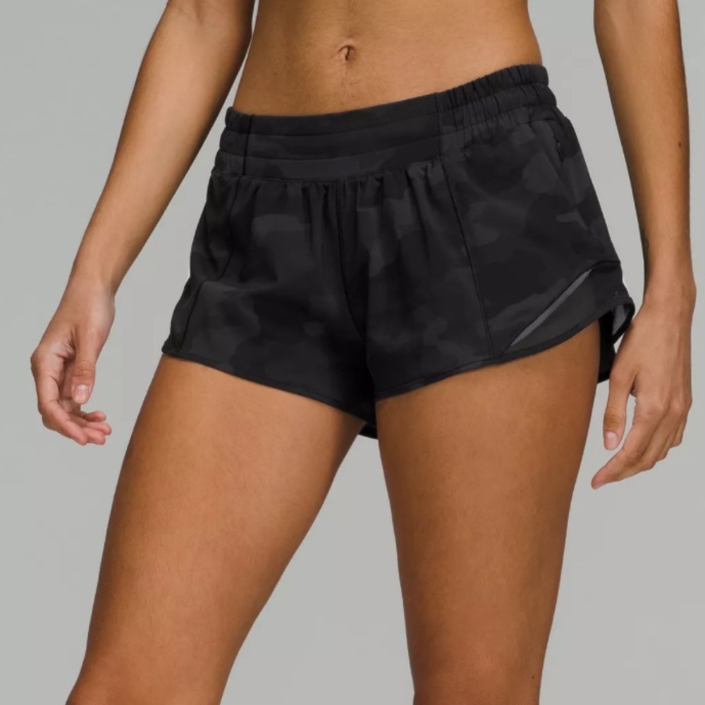 Lululemon Athletica Black camp hotty hot Athletic Shorts with Elastic Waistband